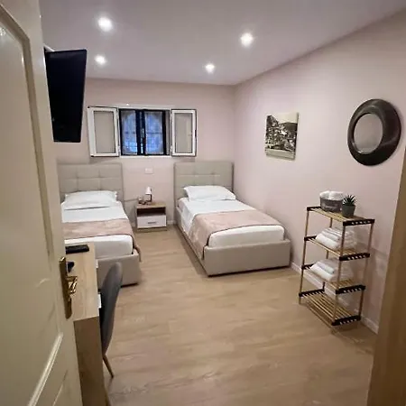 Fole Kapselhotell Berat